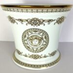 گلدان چینی ام ای دبلیو ( M.E.W ) طرح ورساچه سایز بزرگ سفید